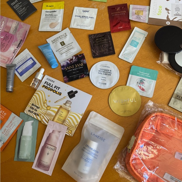 37 pcs: Makeup Skincare and Hair Samples Travel Case Mirror and Eye Gel Coolers - Picture 3 of 7